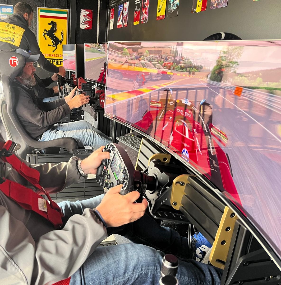 Simulateur VVR en situation sur un événement, ambiance motorsport