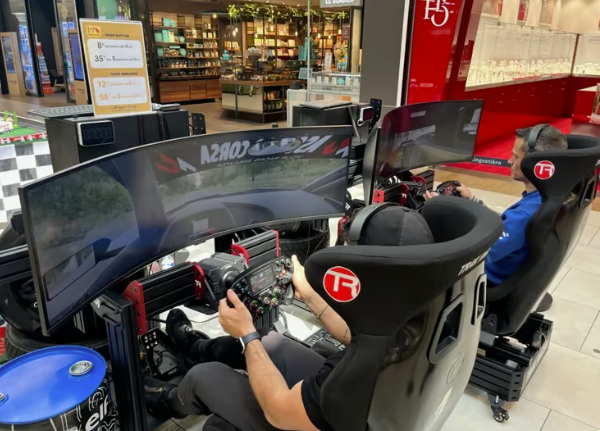 Écran de simulation de course automobile Samsung G9