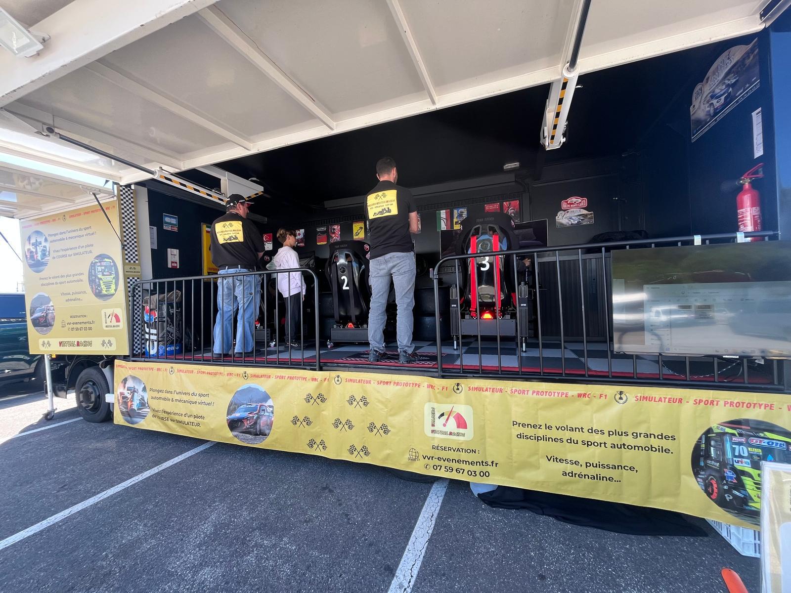 Ambiance événement motorsport, stand VVR